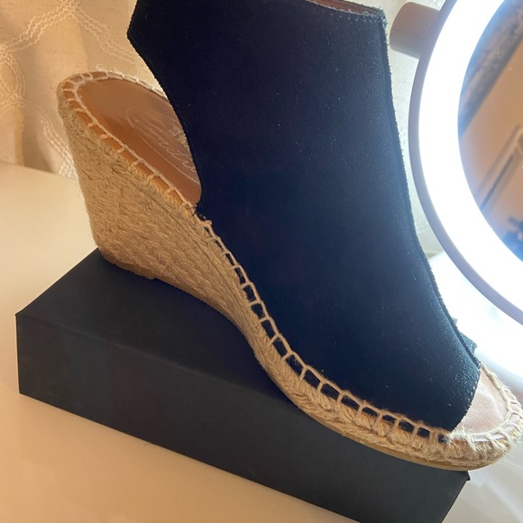 Browns Couture Shoes - Picture 4 of 7